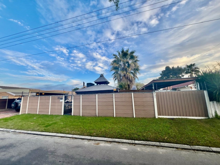 3 Bedroom Property for Sale in Mabille Park Western Cape